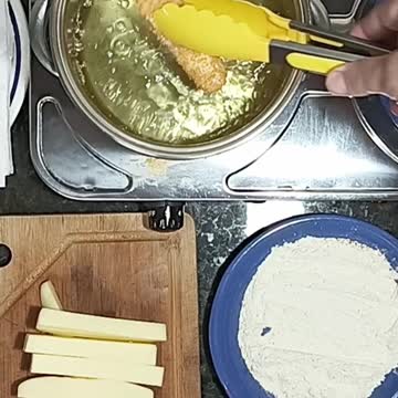 Palitos de mussarela empanados