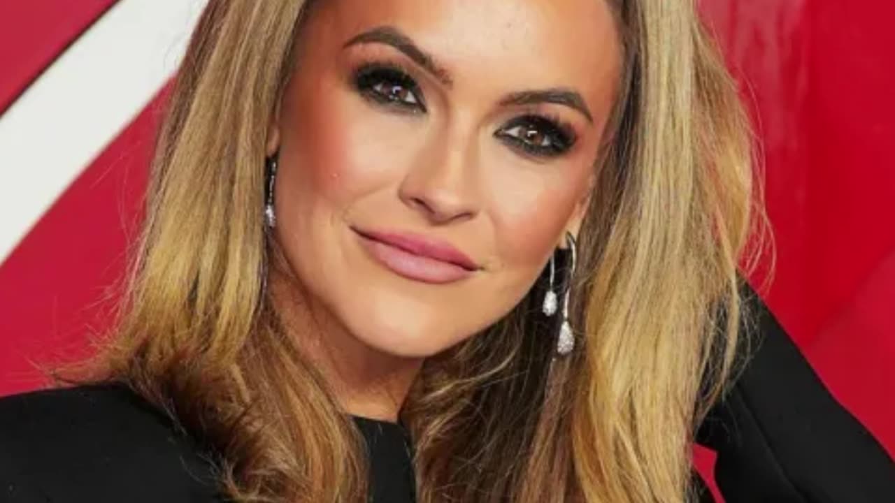 Chrishell Stause’s Fluttery Lashes