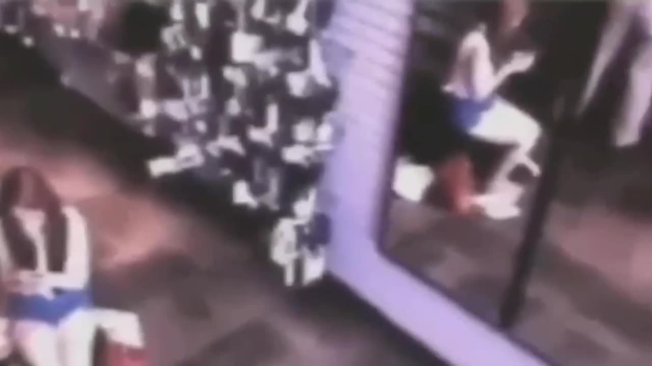 NPC Vampire this "person" is not showing up in the mirror in a store