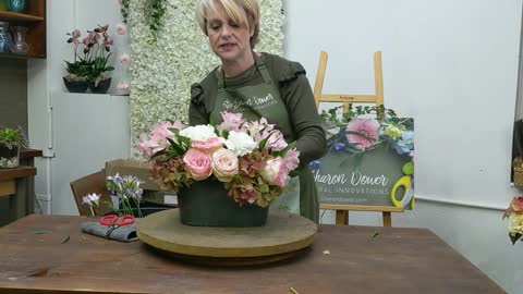 How to make a Massed Oval Flower Arrangement