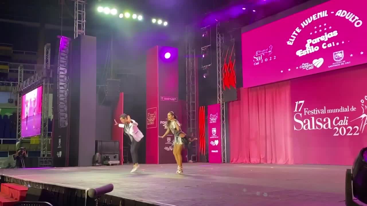 "Baile caleño" con Brando Pérez Loaiza y Viviana Vargas, 17 Festival Mundial de Salsa de Cali 2022