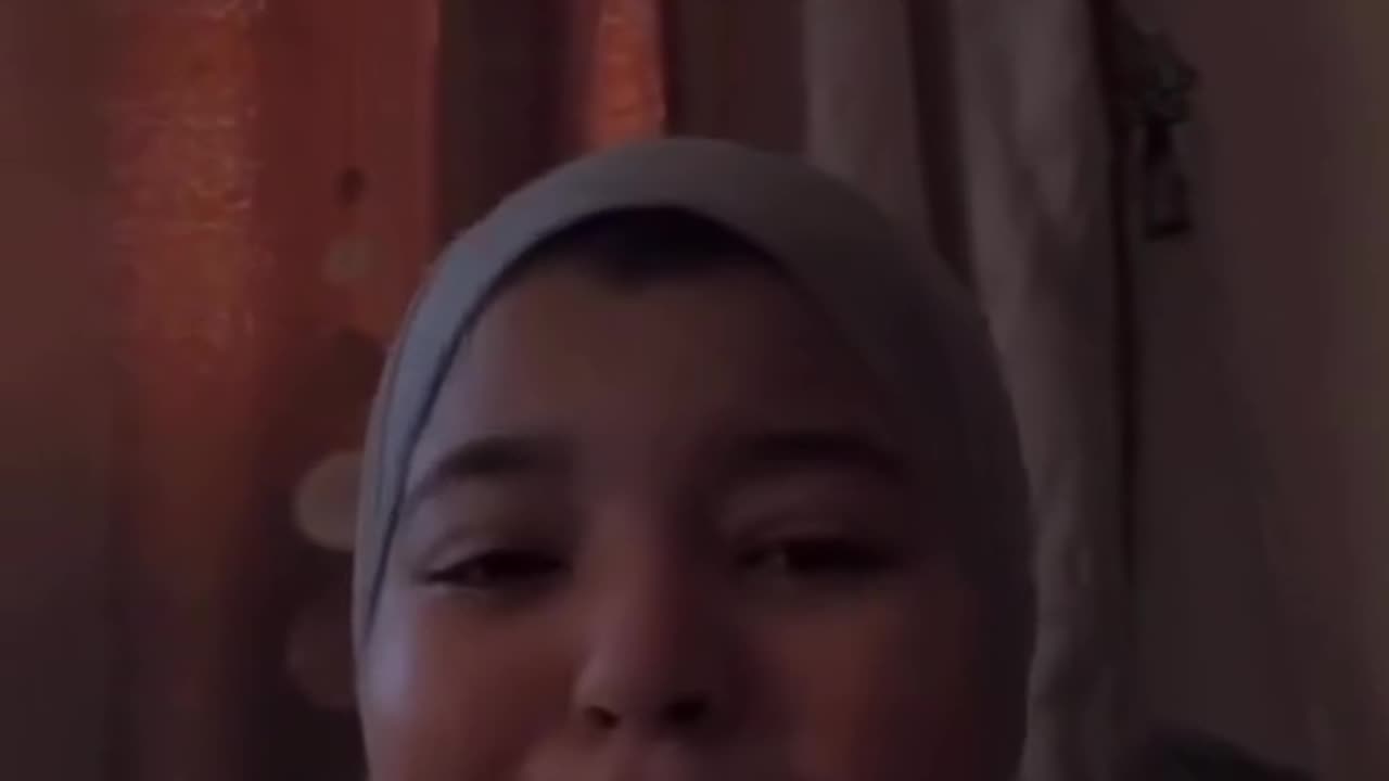 Strong Palestinian lady not afraid of death thanking Allah