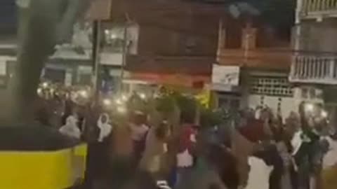 Venezuelan Citizens Decide To Take Down Statues Of Hugo Chávez Around Their Nation