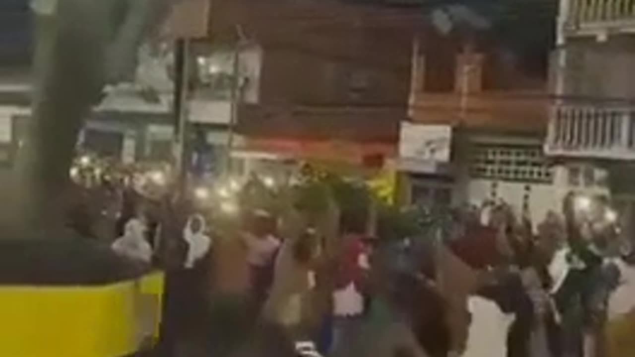 Venezuelan Citizens Decide To Take Down Statues Of Hugo Chávez Around Their Nation