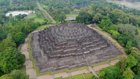 15 INCREDIBLE Ancient Buildings and Structures