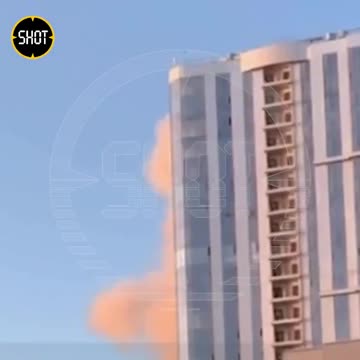 🔴 #AHORA | Un UAV impacta contra un edificio de gran altura en la ciudad de Saratov, Rusia
