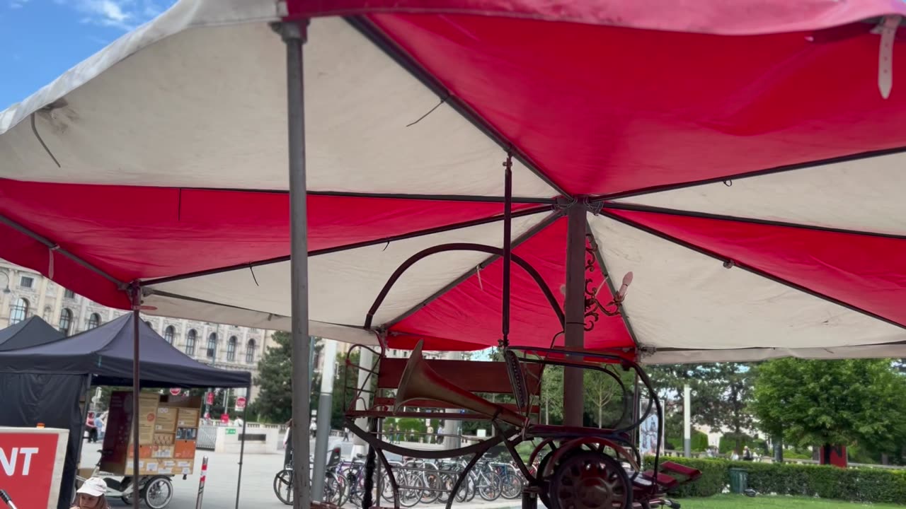 Upcycle this merry-go-round, wow!