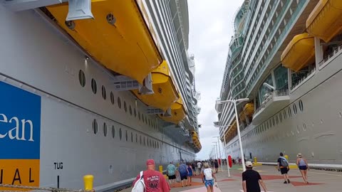 The world's largest shipping traveling