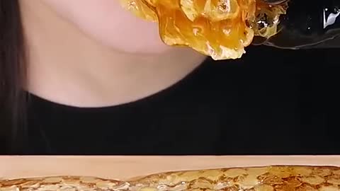 Raw HoneyComb #zoeyasmr #zoeymukbang #bigbites #mukbang #asmr #food #먹방 #틱톡푸드 #rawhoneycomb #honeyco