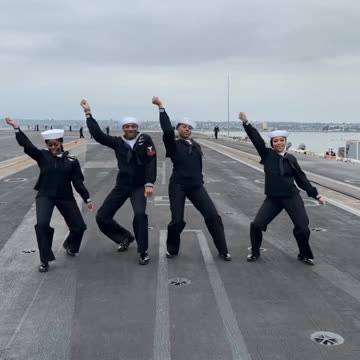 China and Russia are laughing hysterically at America 🇺🇸