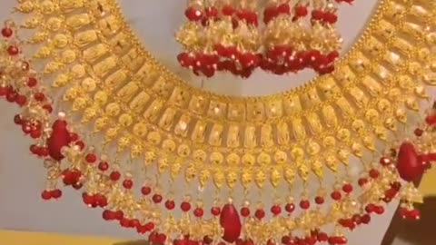 Gold necklace design