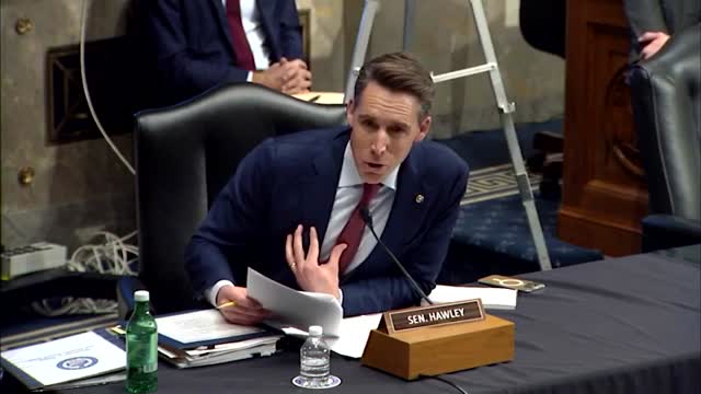 Josh Hawley Destroys FBI Director Chris Wray