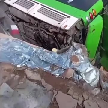 España | Varios heridos tras caer un autobús MARZO 2024