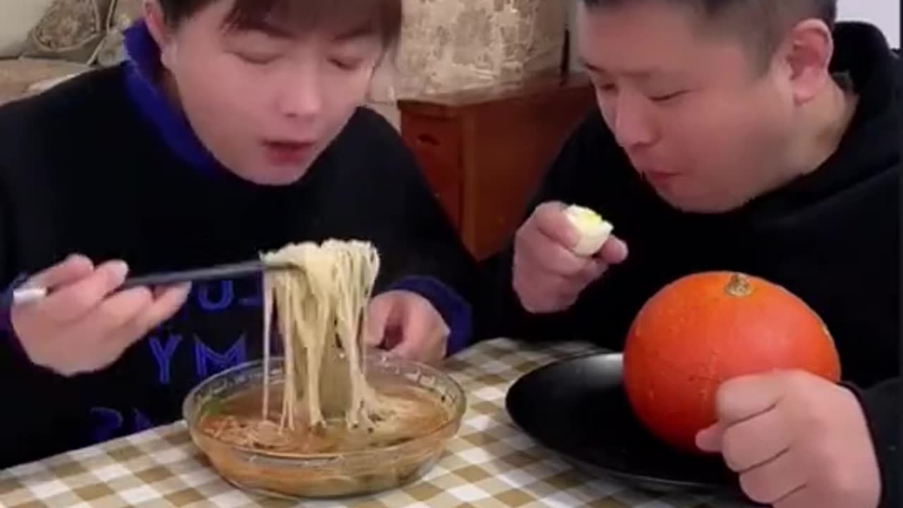 Funny video eating food