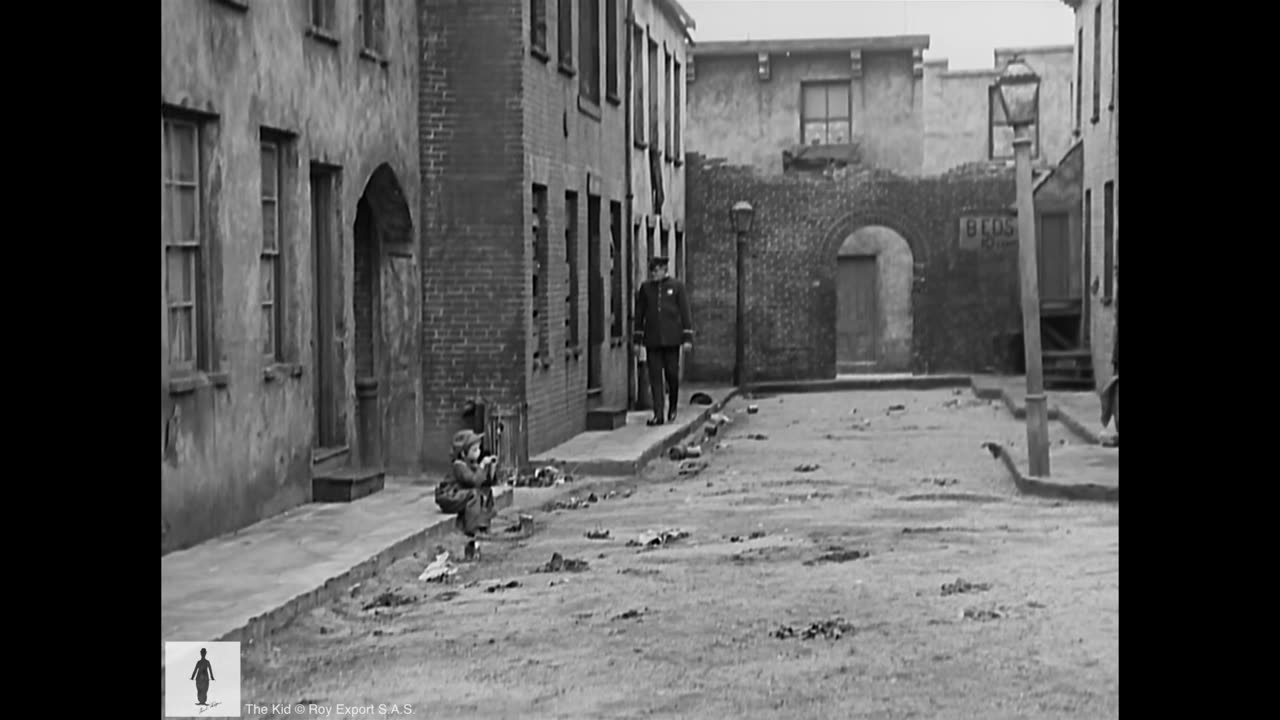 Charlie Chaplin - The Kid - Working the Streets