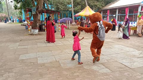 Teddy Narail Dhinka Chika Dance with Little Girl