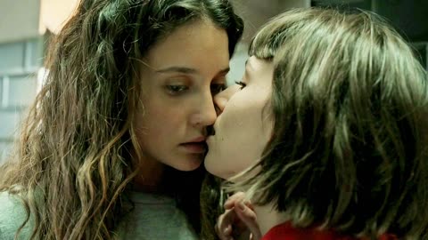 Money heist(La casa de papel) ursula corbero(Tokyo) and maria pedraza(Alison parker) hot kiss scene