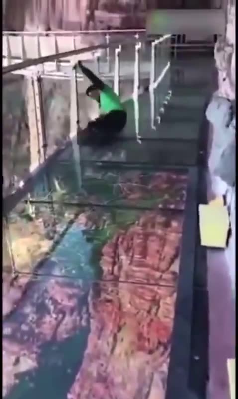 Glass Bridge That Pretends To Crack