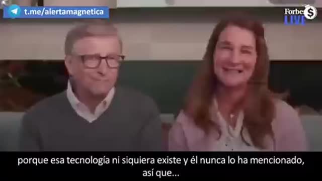 EL GAY BILL GATES DISFRUTA AL DECIR QUE MATA A NIÑOS.