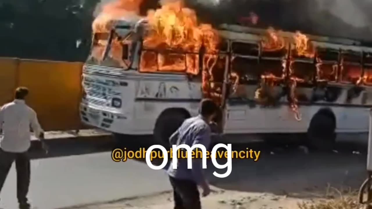 Bus caught on fire🔛🔥🔛🔥🔛🔥🔛🔥