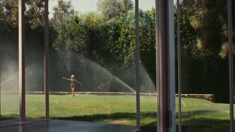 Miley_Cyrus_-_Flowers_Official_Video