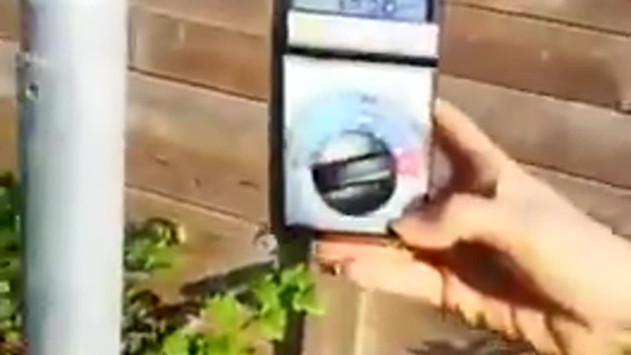 5G Smart Streetlights (LED) are Giving Off Very High Levels of EMF According to an EMF Meter