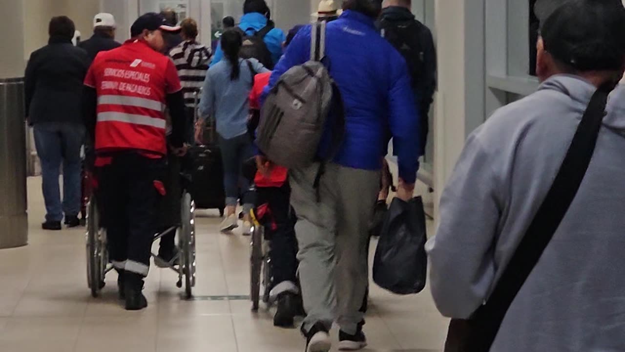 Walking the migración in Quito Ecuador 🇪🇨