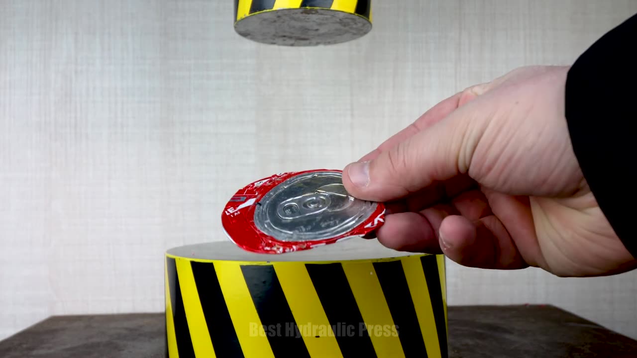 EXPERIMENT HYDRAULIC PRESS 100 TON vs COCA COLA