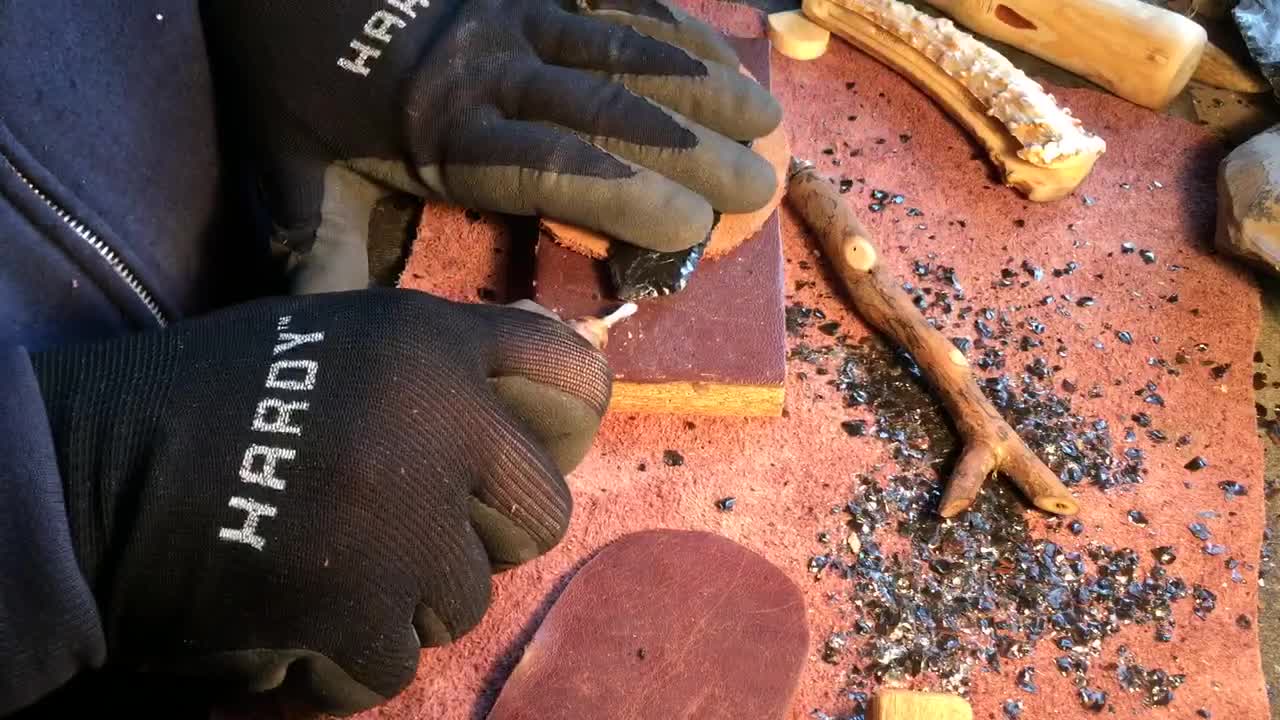 Knapping the blade