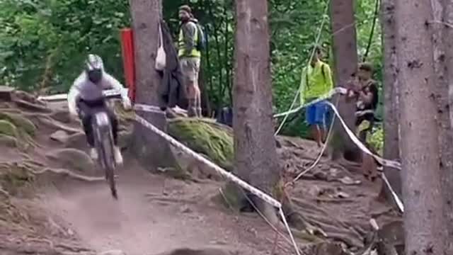 Downhill Mountain Bike World Championships - Great moment #mountainbikes #cycletracking