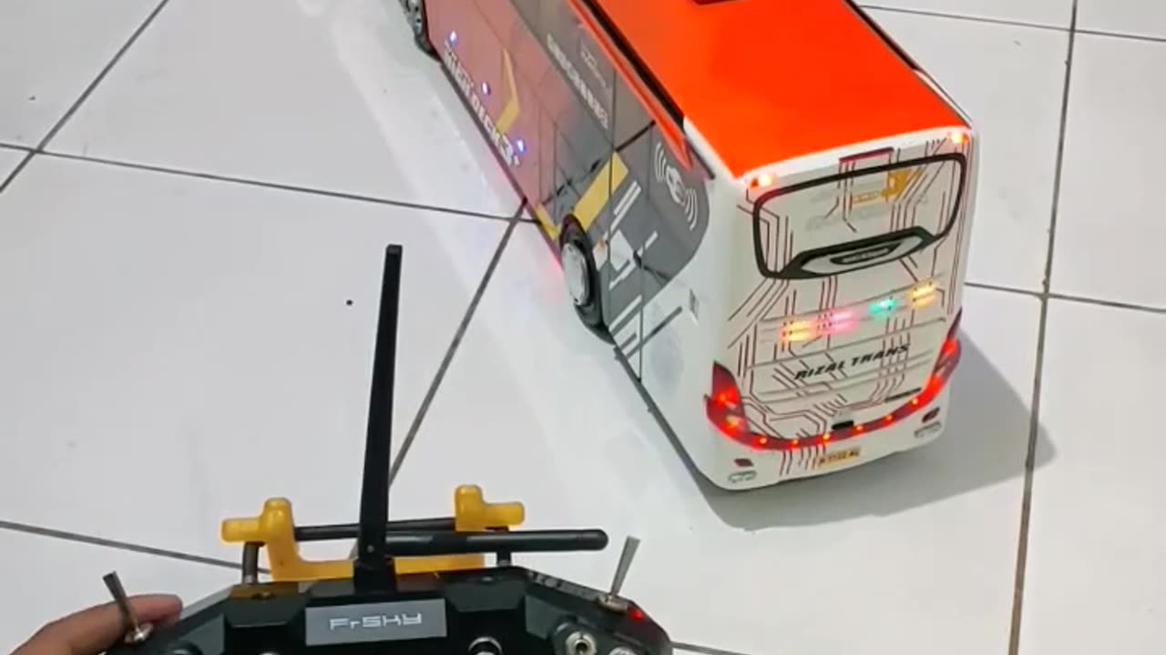 Miniatur RC Bus livery STJ Indonesia