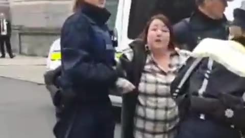 Gardai traitors dragging away pregnant women and pensioners for standing up for their freedoms today