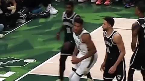 Giannis playing dirty 😳