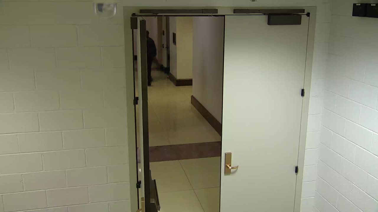 7183CVCULElevator#5Lobby_2021-01-06_22h40min02s667ms.mp4