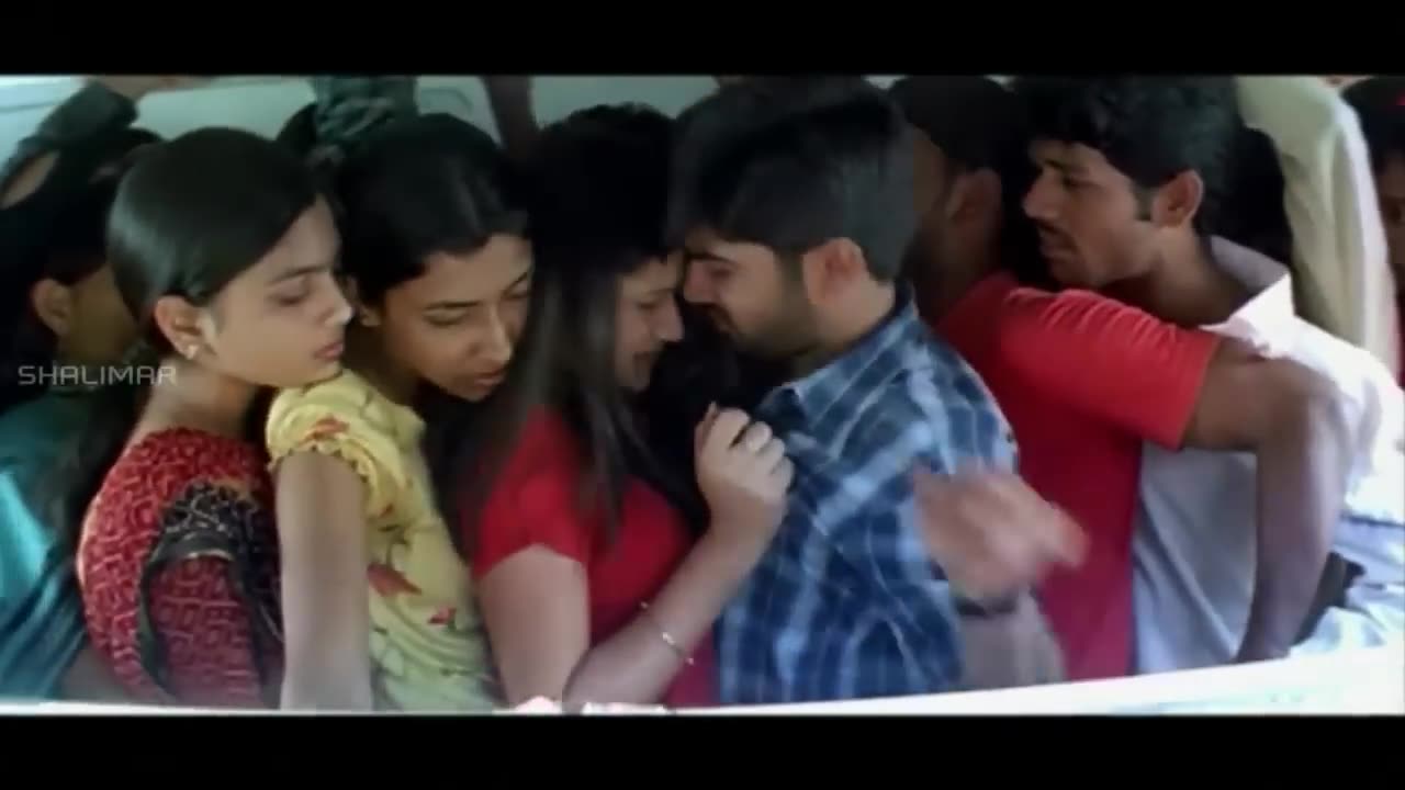 Hot Bollywood Romantic Scene on BUS