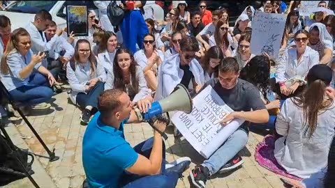 Përshkallëzohet protesta e studentëve të mjekësisë, tentojnë të hyjnë në Kuvend