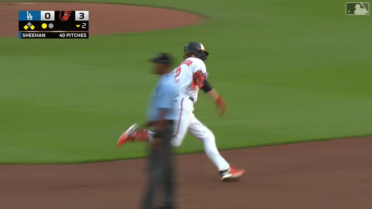 MLB@Gunnar Henderson's RBI triple Dodgers @ Orioles