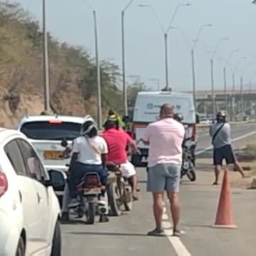 Vehículo alertó sobre presencia de explosivos en la Vía del Mar