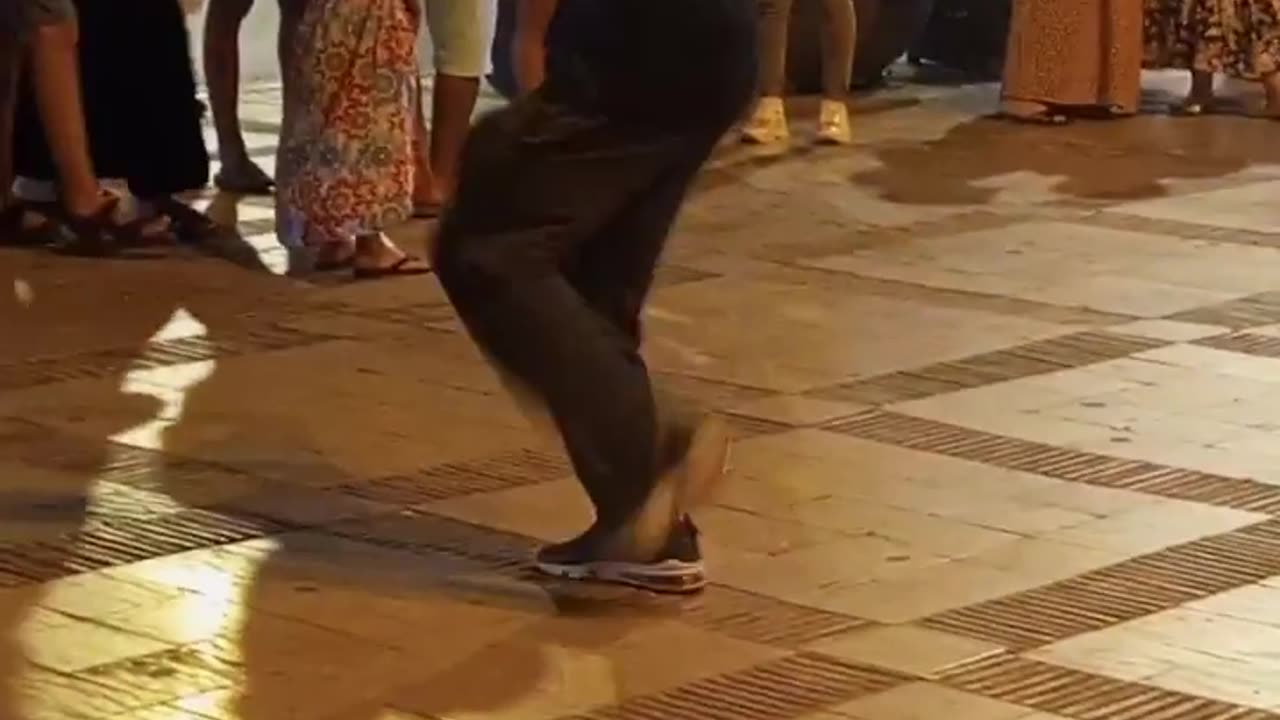 Danse marocaine sur la place Al-Maajiz à Tanger