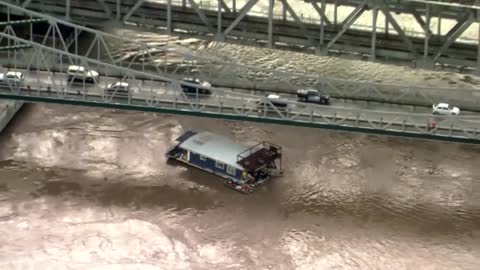 Extreme rain floods Australian towns, strands residents