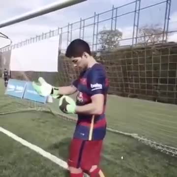 Luis Suarez as a Goalkeeper Freestylers