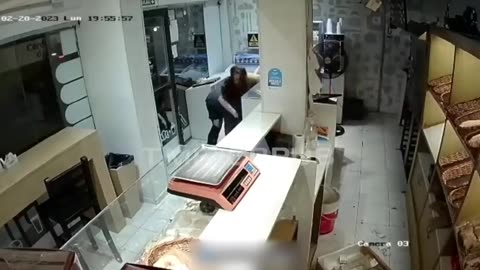 Woman stops an fights robber