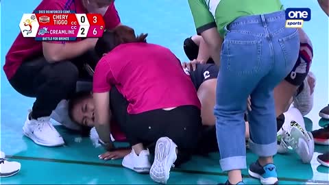 Alyssa Valdez hurts her right knee in set 3 | 2022 PVL Reinforced Conference