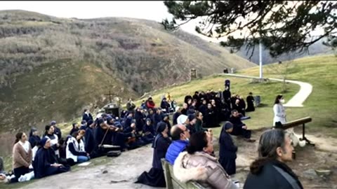 HIMNO DE GARABANDAL Y BENDICIÓN EN LOS PINOS (01 01 2022) FIESTA DE MARÍA MADRE DE DIOS.