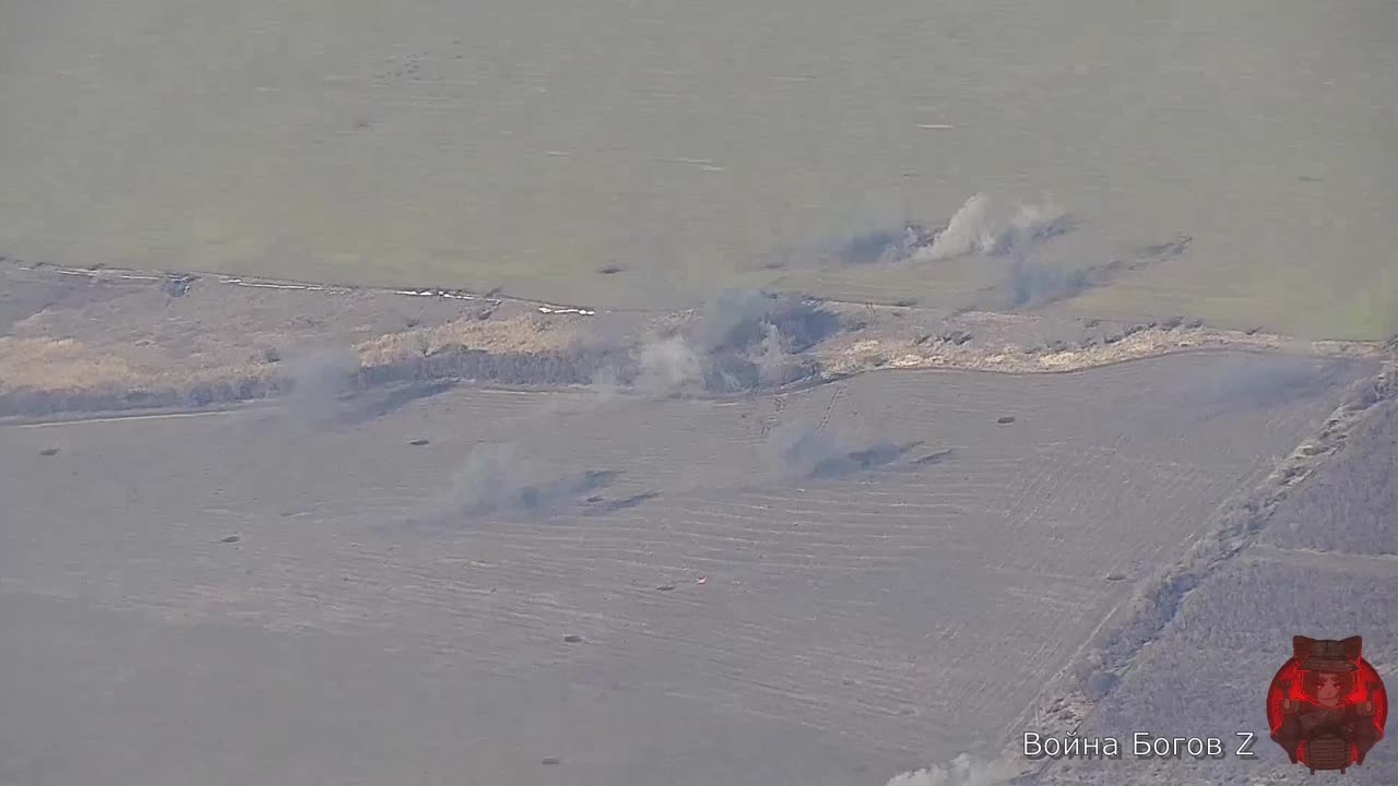 Russian fighters hit an American M777 with Grad.