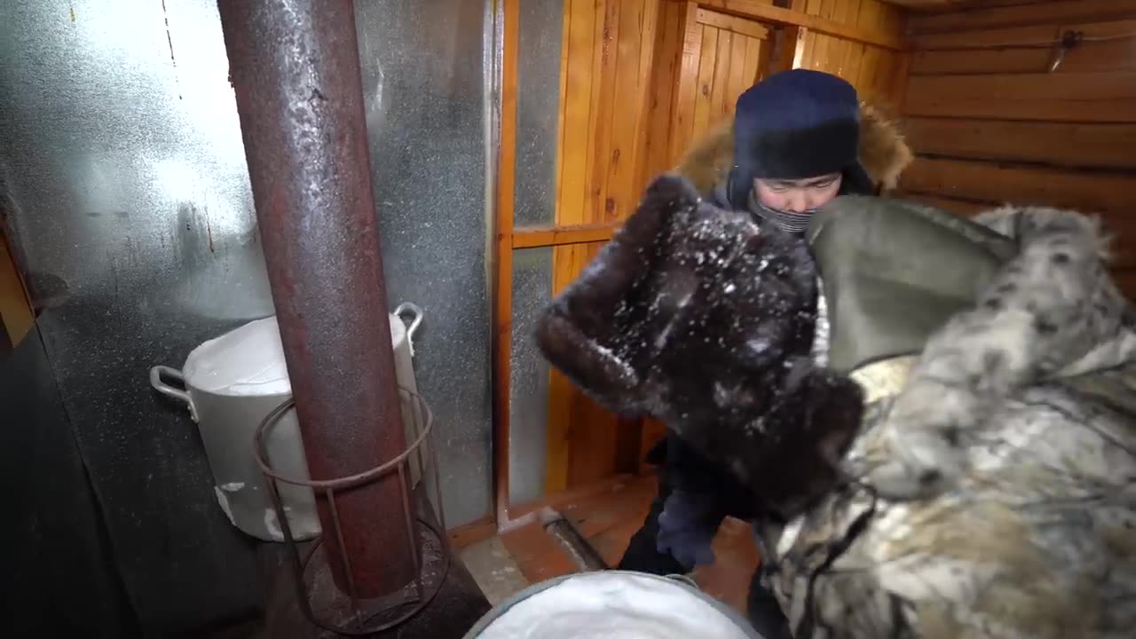 How we shower and do laundry at -71oC -95 of (Yakutia siberia