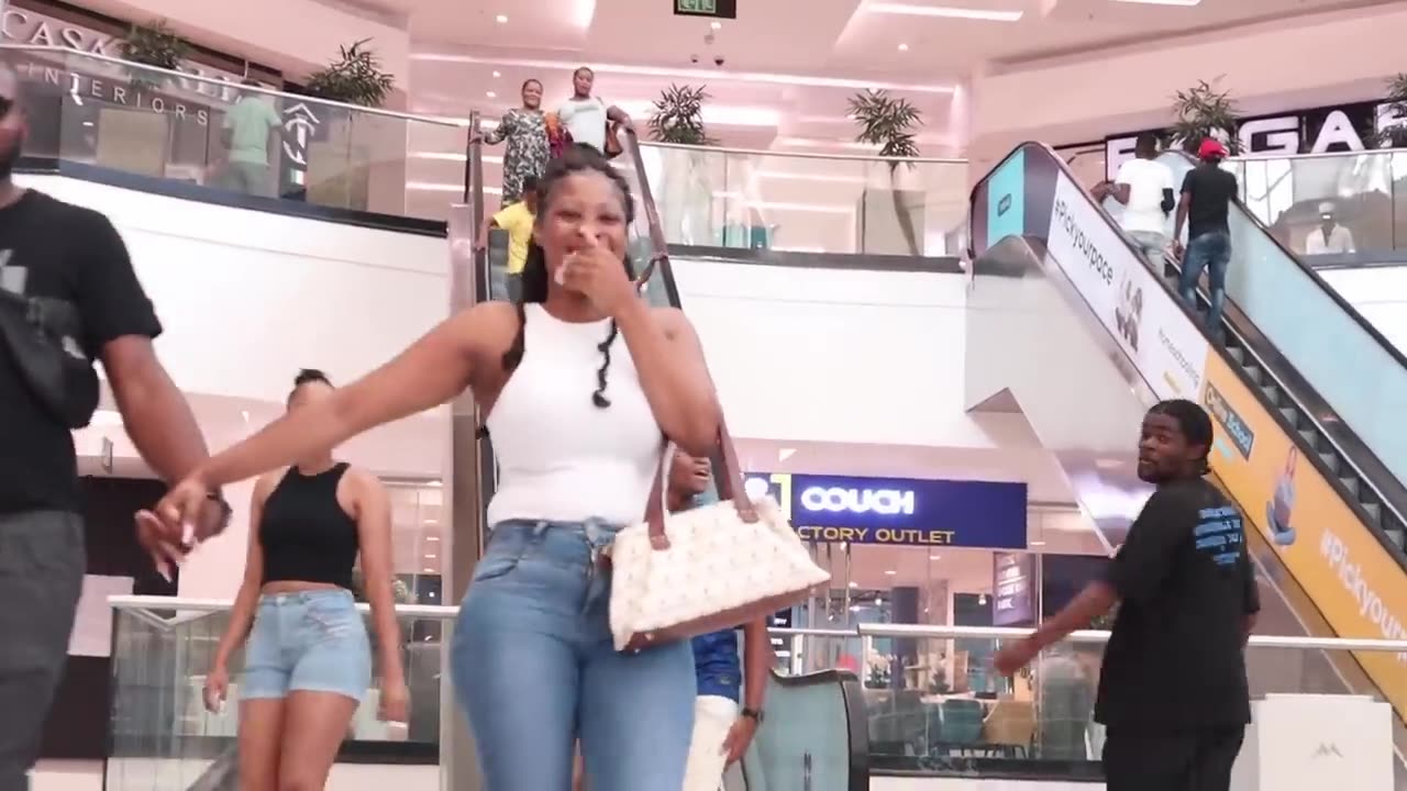 MANTHONG ON THE ESCALATOR PRANK