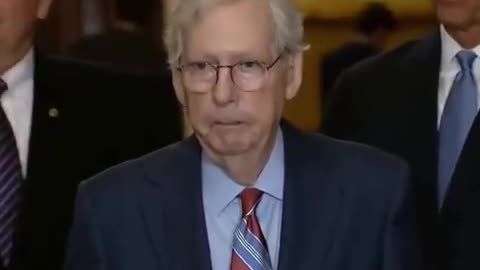 Sen. McConnell Freezes During Press Conference