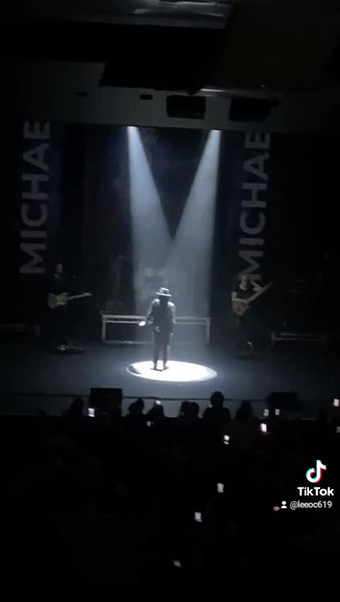 Michael jackson billie Jean live from southend on sea cliffs pavilion