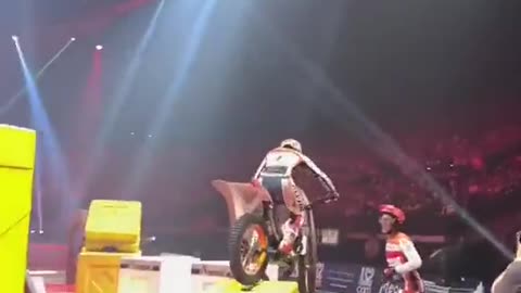 Cycle stand viral video